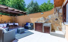 Annette'S House - Wonderful Holiday